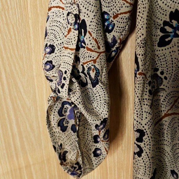 Daniel Rainn Floral Abstract Blouse With Roll Tab - Picture 4 of 8